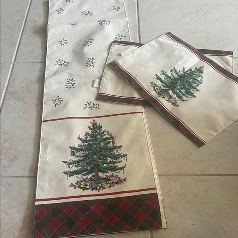 SPODE TABLE RUNNER 13.75" X 89" w/ 2 place mats